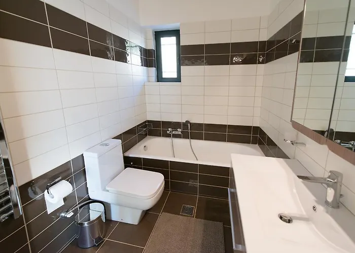 Pearl Mansions * Nikiana